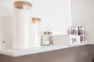 a shelf with jars on it in a room at Modernes Apartment in Sulz am Neckar