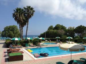 Bazén v ubytování Pylea Beach Hotel nebo v jeho okolí
