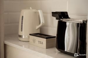 a toaster and a coffee maker on a counter at [Ariston a 200m]-Luxury Apartment con A/C & Wi-Fi in Sanremo