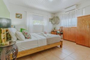 a bedroom with a bed in a room at Unbounded Horizons:Serene home with Panoramic view in Savaneta