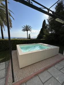 Bazén v ubytování LE ROSE DI EMMA nebo v jeho okolí