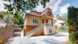 Το κτήριο όπου στεγάζεται  το διαμέρισμα