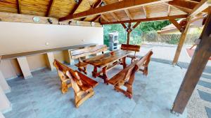 Αίθριο ή υπαίθριος χώρος στο FAMILY APARTMAN