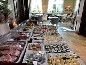 Jedlo v ubytovaní bed & breakfast alebo blízkom okolí