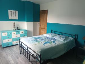 a bedroom with a bed and a dresser at Au chant des mandarins 2 gites de 15 personnes et un 3ème gite à proximité de 12 in Charmes