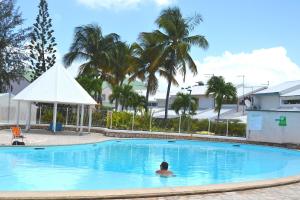 Piscina de la sau aproape de Galhy St'Dio - Saint-François Marina