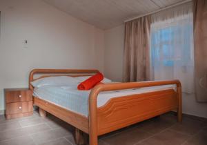 Säng eller sängar i ett rum på Plazhi Gjeneralit - Small Cabins - Bungalows - Apartaments - Villas - Suite