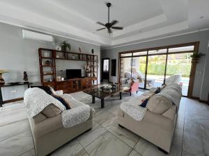 Χώρος καθιστικού στο Casa Famari at Playa Bejuco