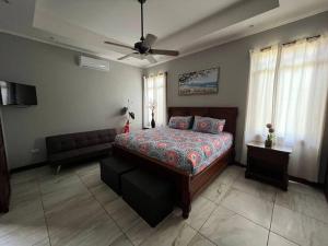 Ένα ή περισσότερα κρεβάτια σε δωμάτιο στο Casa Famari at Playa Bejuco +12 φωτογραφίες