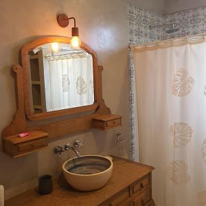 a bathroom with a sink and a mirror and a shower at Casa de campo Don Juan in Duggan