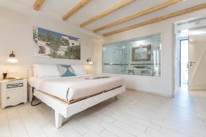 Voodi või voodid majutusasutuse Naxos Island Hotel toas