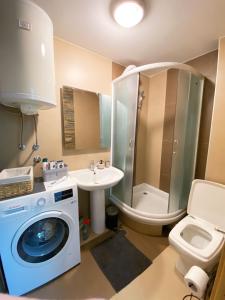 Kopalnica v nastanitvi Apartman Riva + 37 fotografij