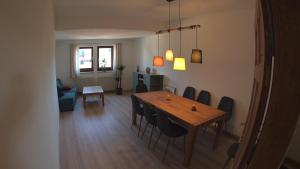 a dining room and living room with a table and chairs at Ferienwohnung Fernblick in Saalfeld