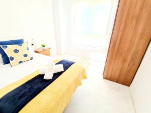 Łóżko lub łóżka w pokoju w obiekcie Apartamento 3 dormitorios Malaga (Teatinos)