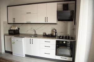 Kuchyň nebo kuchyňský kout v ubytování OLIVE HOUSE