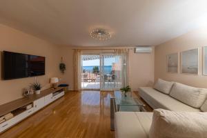 TV a/nebo společenská místnost v ubytování Apartments Nada