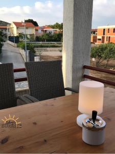 Ein Balkon oder eine Terrasse in der Unterkunft Tribunj Sunrise