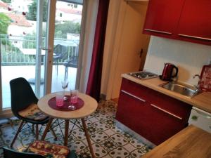 Fotografie z fotogalerie ubytování Apartments LukaS v destinaci Tisno