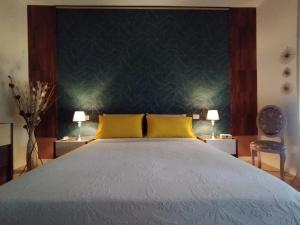 Una cama o camas en una habitación de La Dama dei Fiori