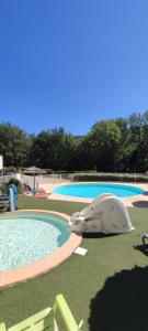 Photo de la galerie de l'établissement Camping Près du Lac de Sainte Croix, à Bauduen