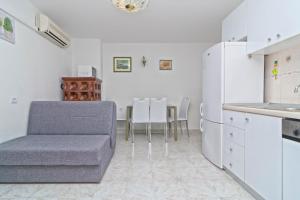 Kuchyňa alebo kuchynka v ubytovaní Cakic apartmani