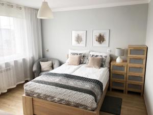 Posteľ alebo postele v izbe v ubytovaní Apartament 65m2 z balkonem blisko jeziora