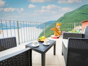 Gallery image of Serafino - nice terrace & swimming pool on the Iseo Lake in Parzanica