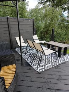 Balkón nebo terasa v ubytování The POD Unique & Stylish Luxury Accommodation With Hot Tub