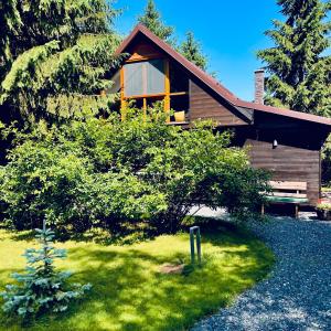 Κήπος έξω από το La Brazi - by 663A Mountain Chalet