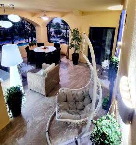 Posedenie v ubytovaní Luxury Blue Coast Seaside Retreat Marbella