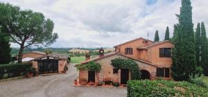 an estate with a building and trees and a driveway at Agriturismo Palazzo Val Del Sasso in Villastrada