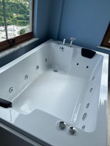 a white bath tub with a sink and a window at Yamaç Çam Hotel in Trabzon