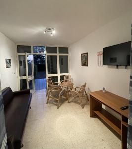 Uma área de estar em Villa Letizia Sea View in Sant'Isidoro