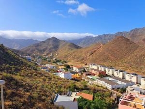 a town on a hill with mountains in the background at Las Teresitas Apartment in San Andrés