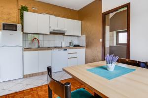Una cocina o zona de cocina en Apartments Patar