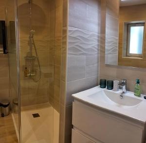 Ett badrum på La Provence vous Attend***!!! - 1er étage