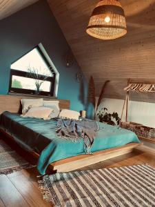 a bedroom with a large bed in a room at Domek Ostoja Góry Sowie in Łomnica