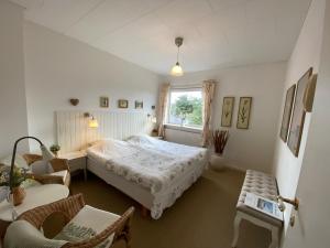 Postel nebo postele na pokoji v ubytování Klithjem Badehotel