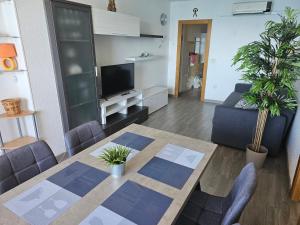 a living room with a table and chairs at Playa apartamento in Torrevieja