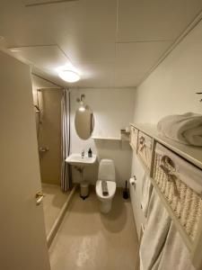 Koupelna v ubytování Klithjem Badehotel