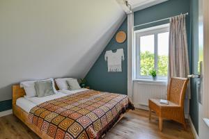 a bedroom with a bed and a window at Villa Garden Boho in Olsztyn