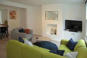 אזור ישיבה ב-Modern Luxury 4 Bed House in the Heart of Macclesfield