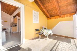 Kuchyň nebo kuchyňský kout v ubytování Apartments Ivka