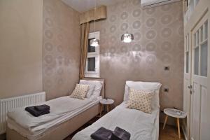 Postel nebo postele na pokoji v ubytování LuxuryFlat near centre on118 sqm, 3BR,2BTH,8bed,AC