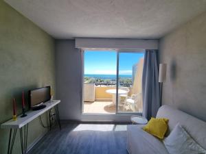Televizorius ir (arba) pramogų centras apgyvendinimo įstaigoje Sète vue mer linge fourni