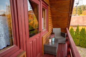 Balkón alebo terasa v ubytovaní Domek nad Potokiem w górach