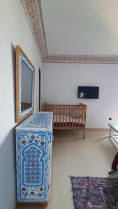 a room with a table and a mirror and a couch at Casa Familia in Chefchaouen