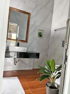 a bathroom with a sink and a mirror at บ้านพักบุหงา199 แฟมิลี่ อ สรรพยา 