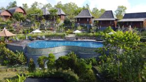ペニダ島にあるThe Kleep Jungle Resortのスイミングプール付きのリゾートのレンダリング