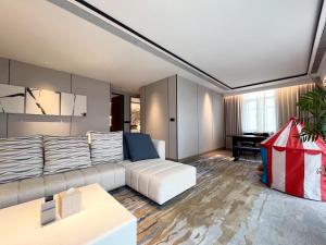 Area tempat duduk di Crowne Plaza Wuzhen, an IHG Hotel